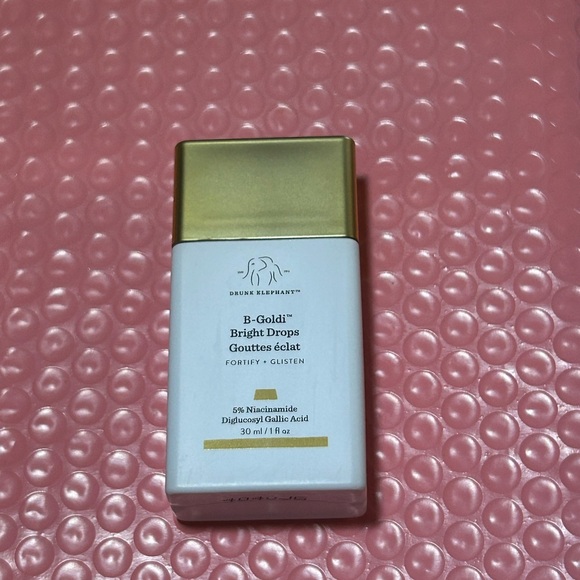 Drunk Elephant Illuminating Sheer Fluid in Gold - Picture 5 of 5